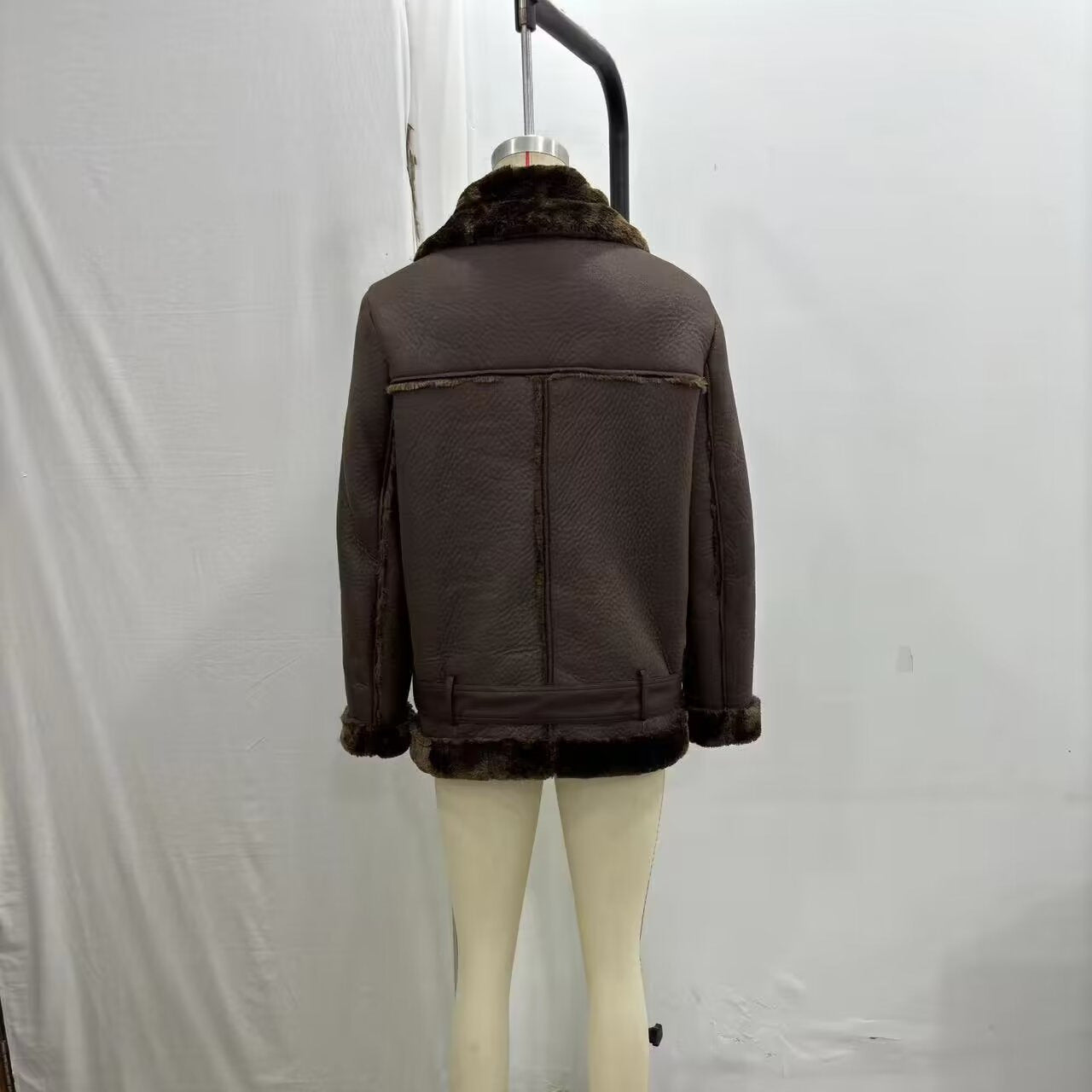 Manteau en cuir avec fourrure intégrée pour femme