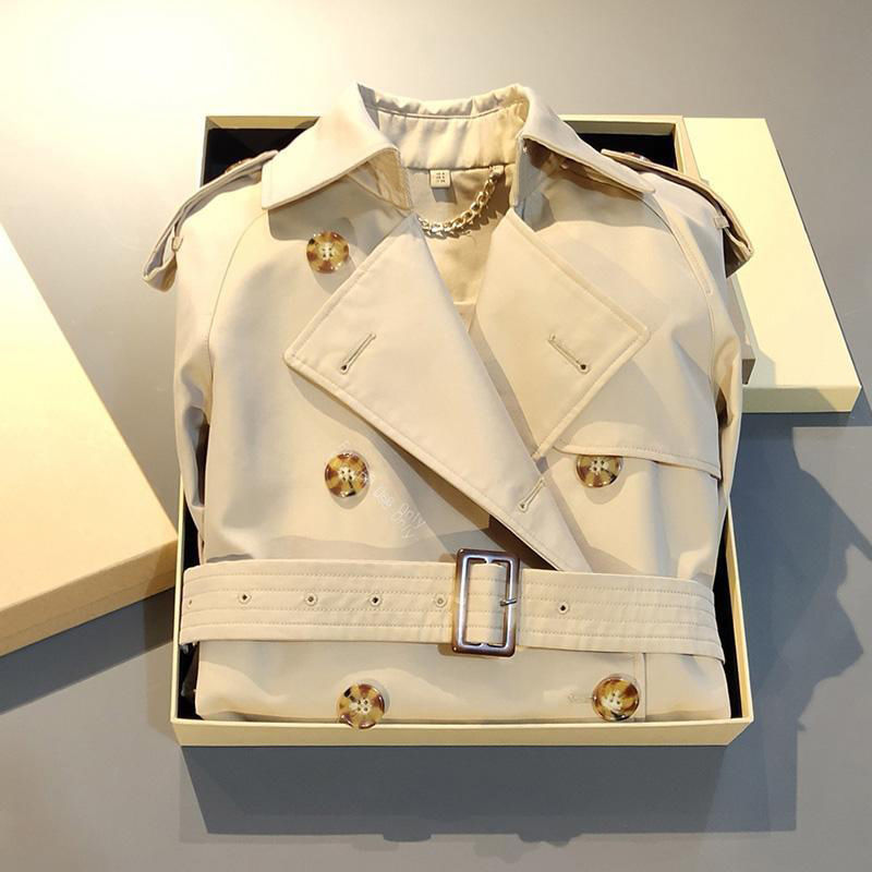 Trench-coat croisé britannique à épaules dénudées