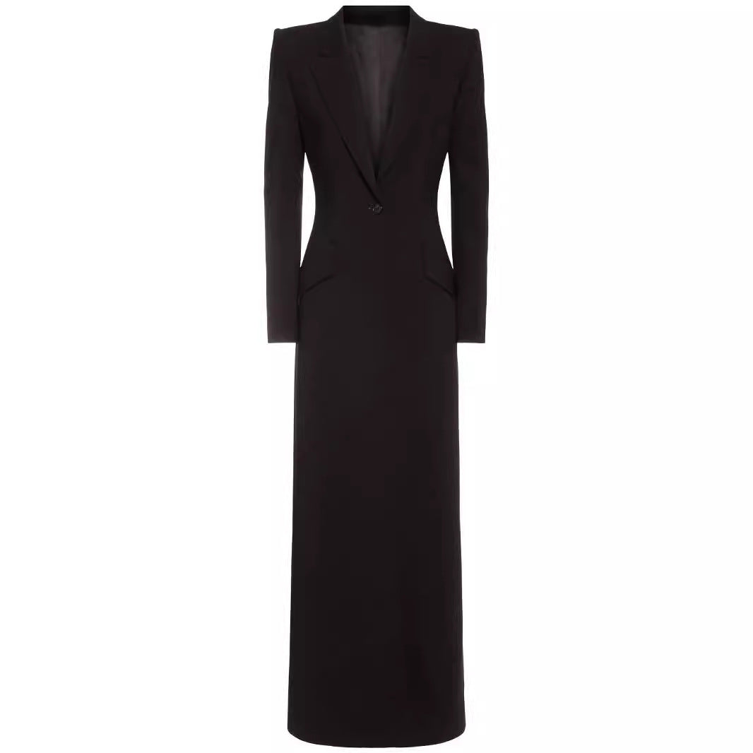 Élégant costume noir long et slim à un bouton, grand manteau