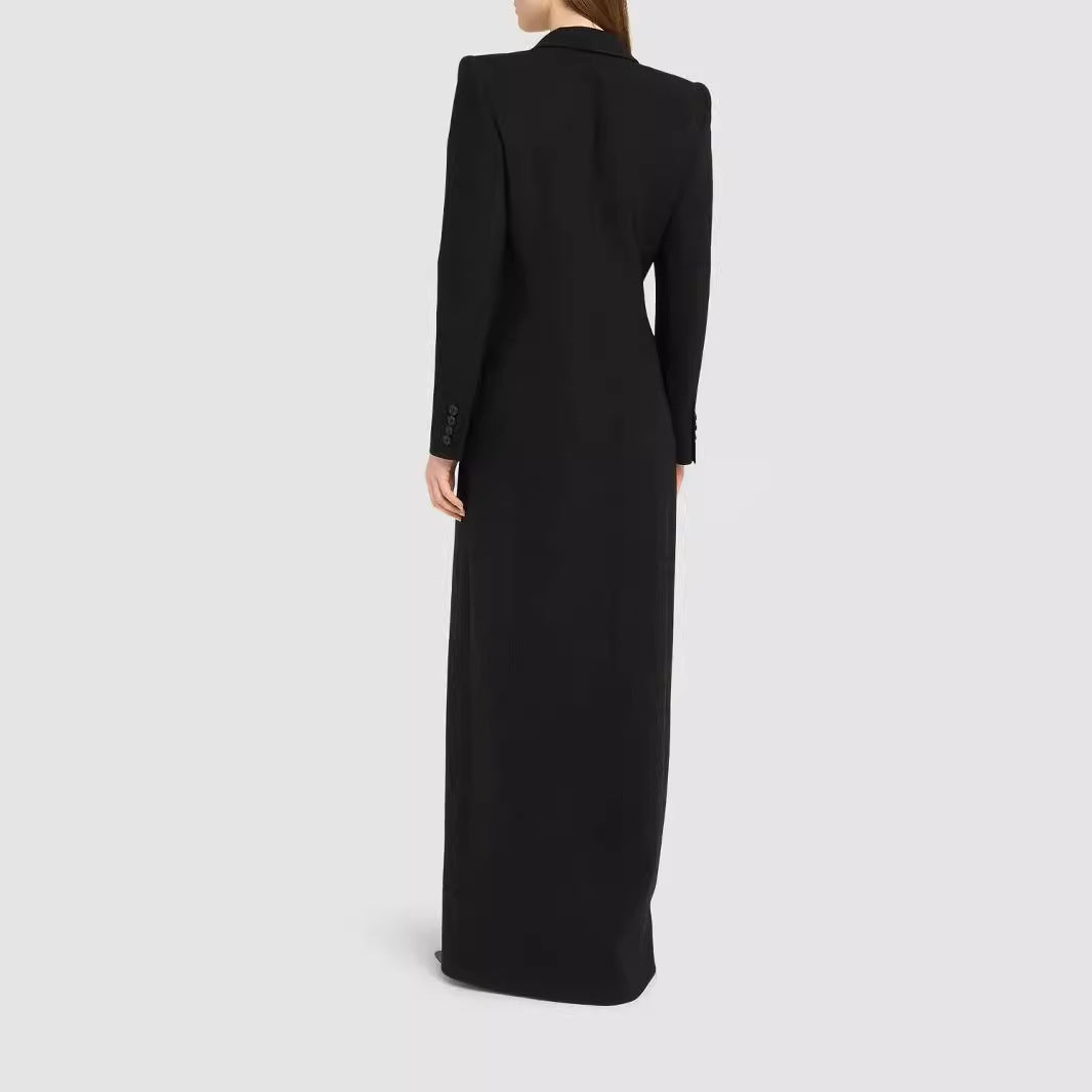 Élégant costume noir long et slim à un bouton, grand manteau